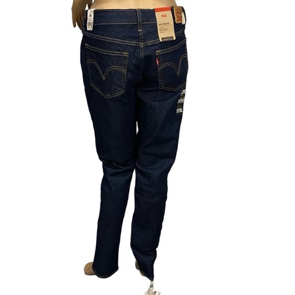Levi's Women's Boyfriend Dark Wash Mid-Rise Tapered Leg Jeans Size 27 x 32 NWT - Picture 4 of 6